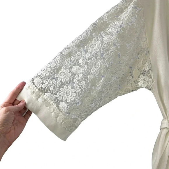 Flora Nikrooz Lana Robe Large Lace Sleeves - Picture 12 of 16